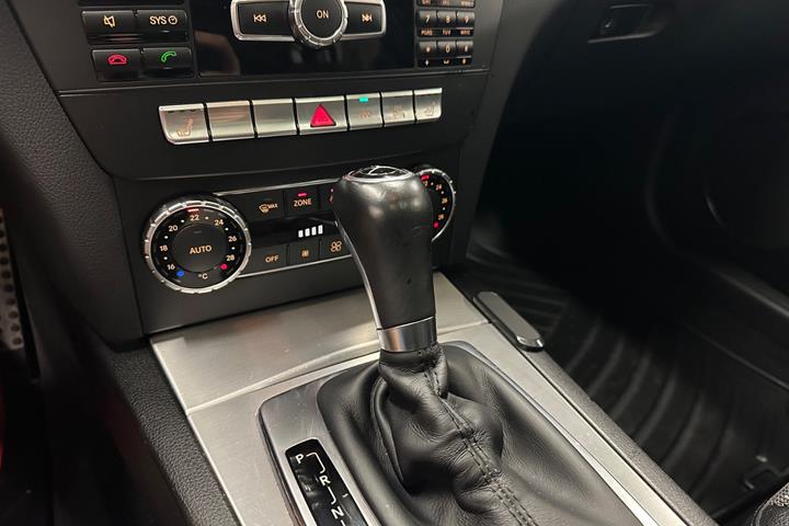 Grå Mercedes C350 fra 2013