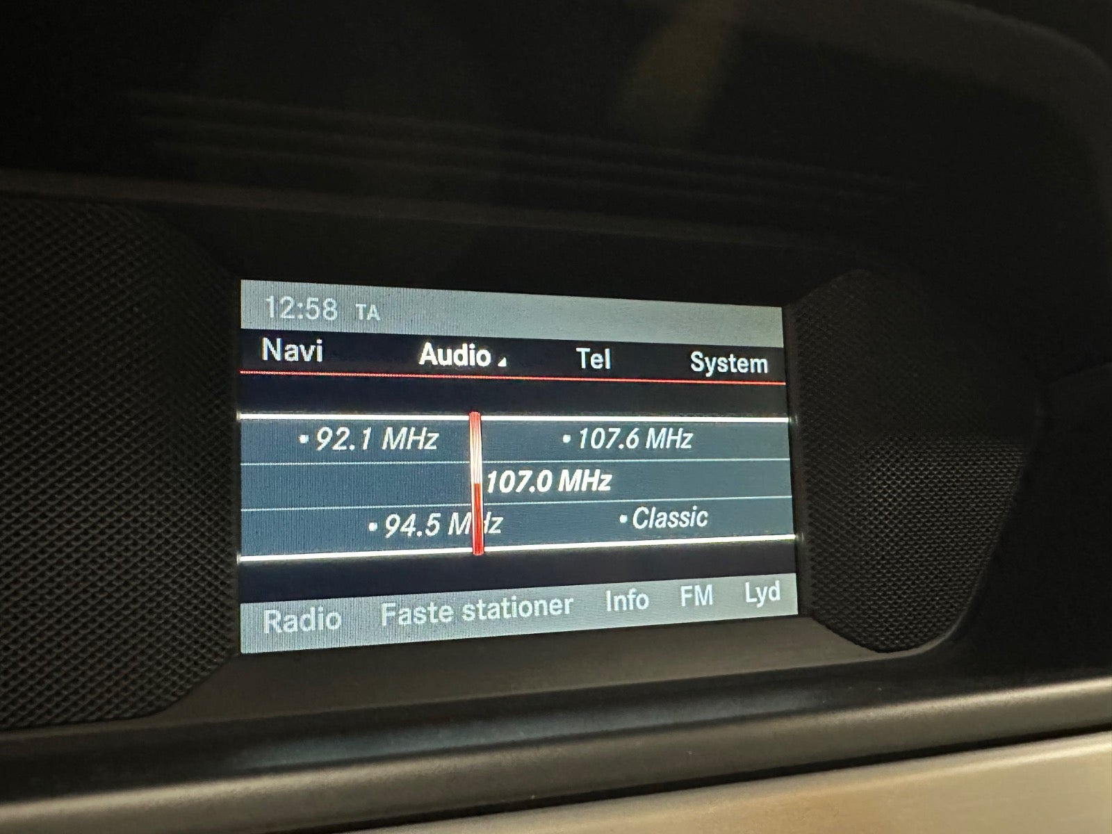 Grå Mercedes C350 fra 2013