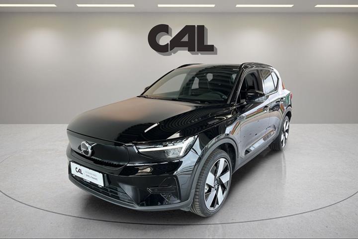 Sort Volvo XC40 fra 2023 set udefra
