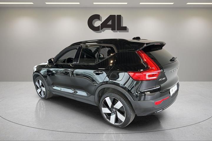 Sort Volvo XC40 fra 2023