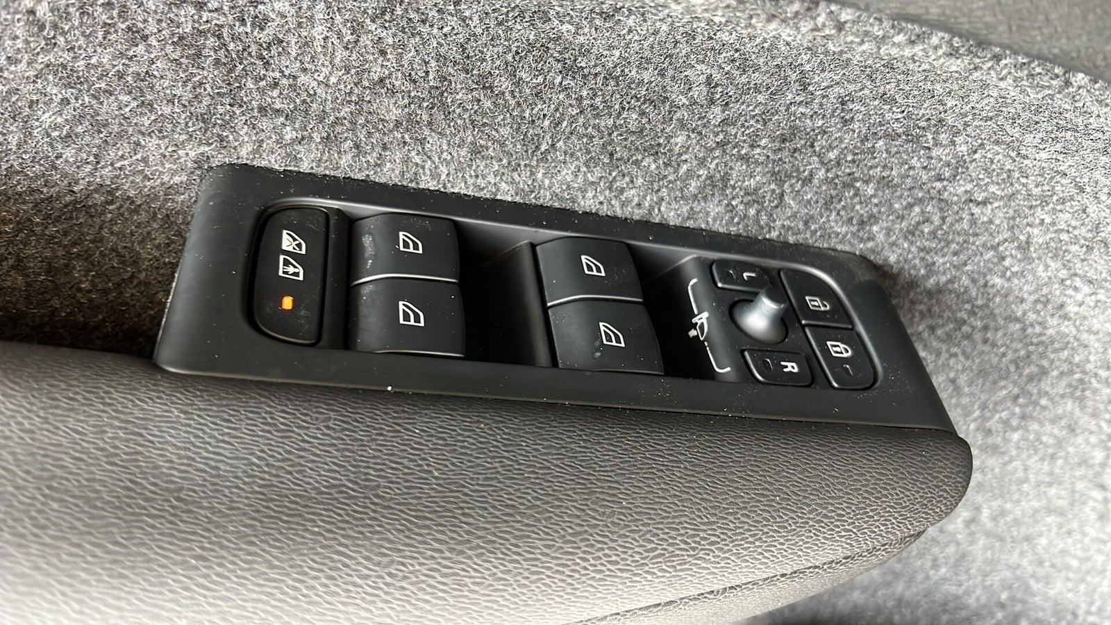 Sort Volvo XC40 fra 2023