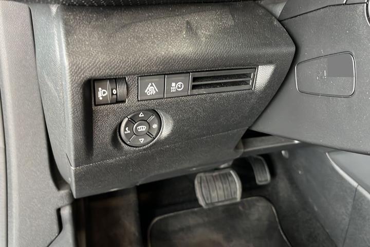 Blå Citroën ë-C4 fra 2021