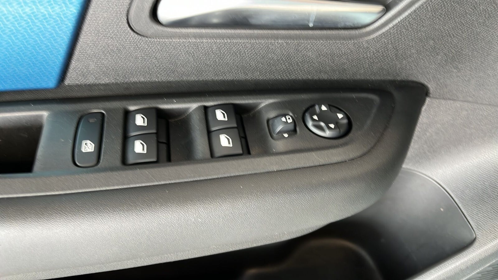 Blå Citroën ë-C4 fra 2021