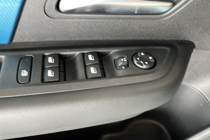 Blå Citroën ë-C4 fra 2021