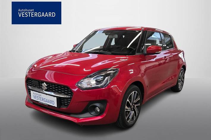 Rød Suzuki Swift fra 2022 set udefra