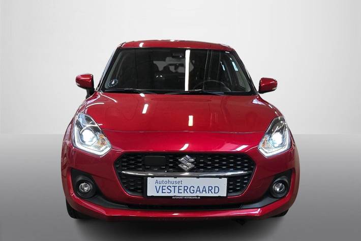 Rød Suzuki Swift fra 2022