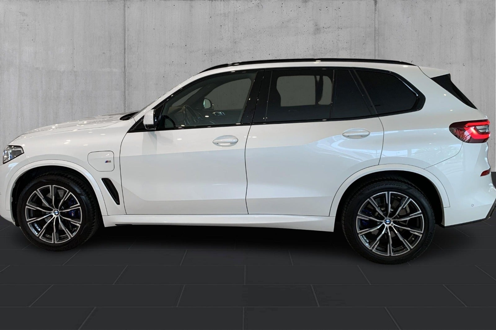 Hvid BMW X5 fra 2021