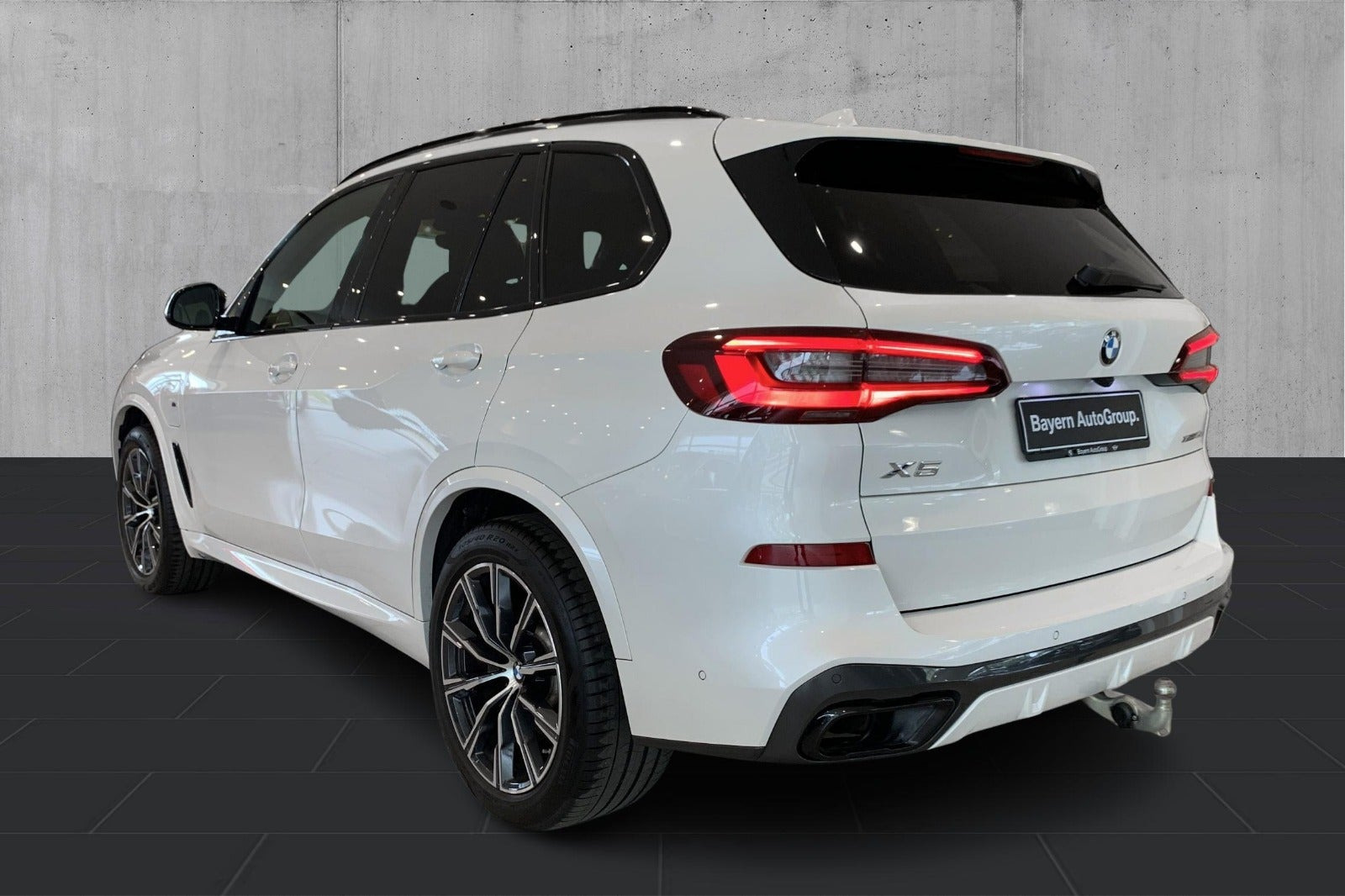Hvid BMW X5 fra 2021
