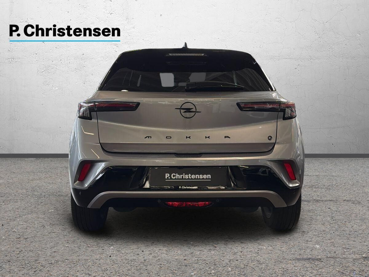 Sølv Opel Mokka-e fra 2025