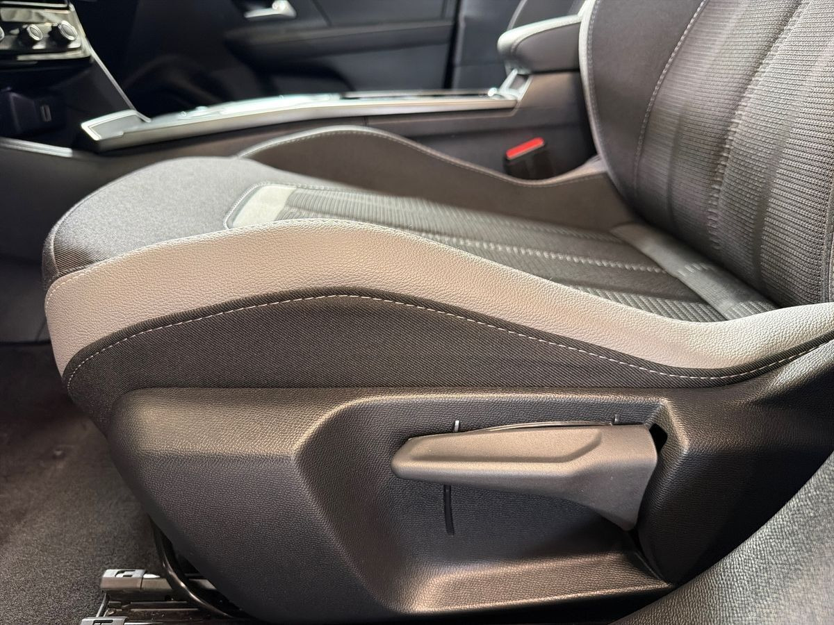 Sølv Opel Mokka-e fra 2025