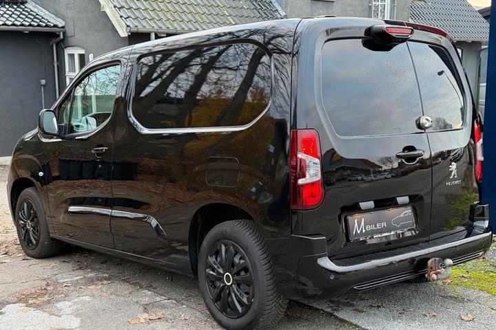 Sort Peugeot Partner fra 2019