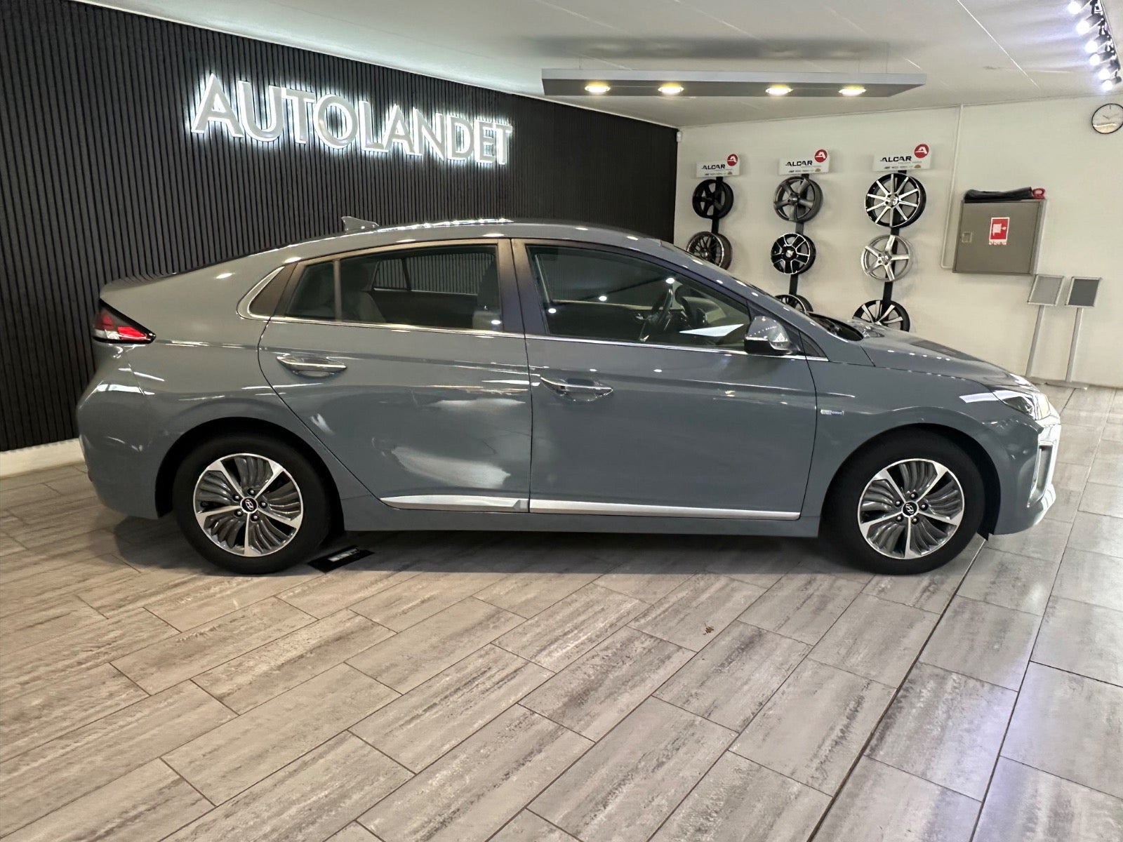 Grå Hyundai Ioniq fra 2020