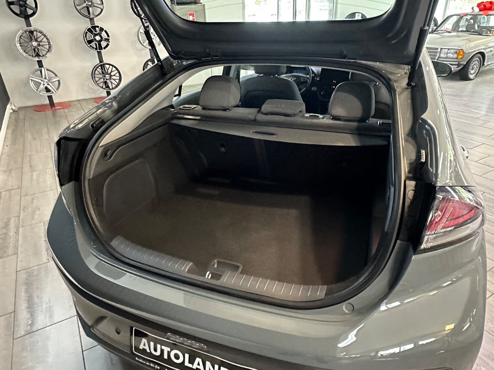 Grå Hyundai Ioniq fra 2020
