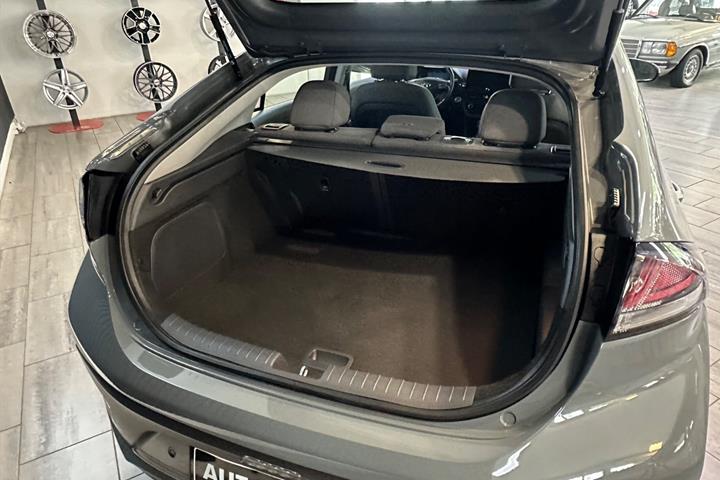 Grå Hyundai Ioniq fra 2020
