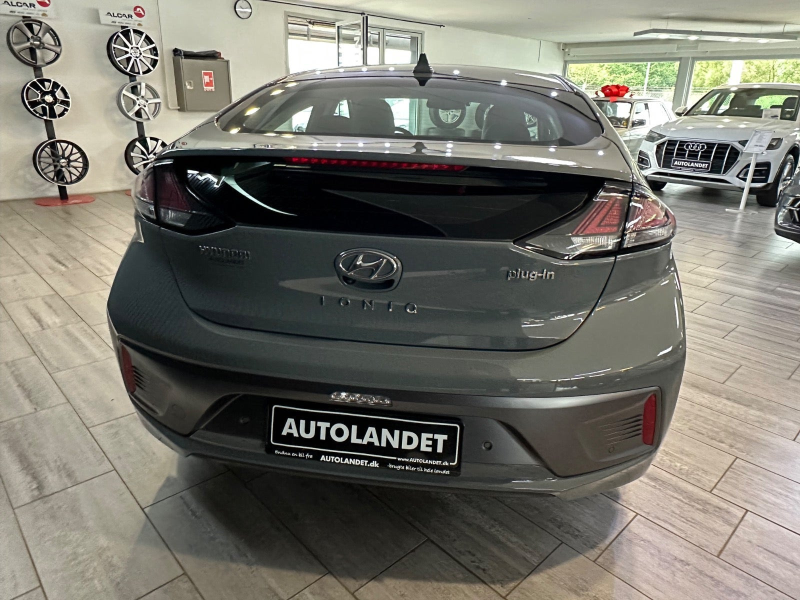 Grå Hyundai Ioniq fra 2020