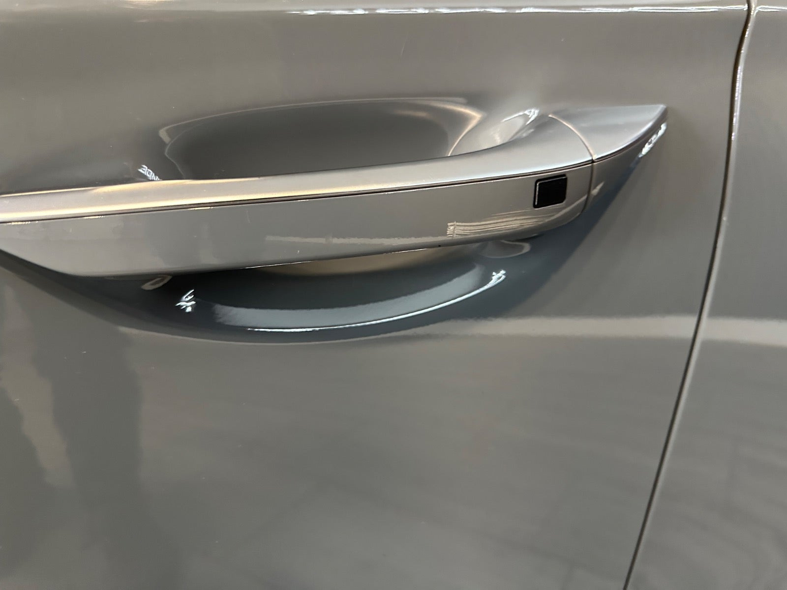 Grå Hyundai Ioniq fra 2020