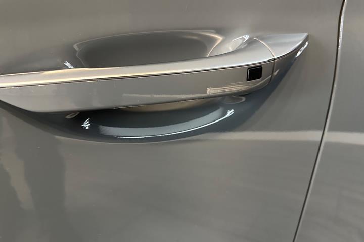 Grå Hyundai Ioniq fra 2020