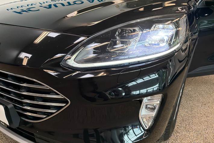 Sort Ford Kuga fra 2021