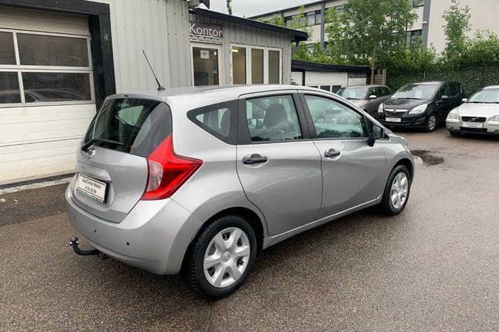 Sølv Nissan Note fra 2017