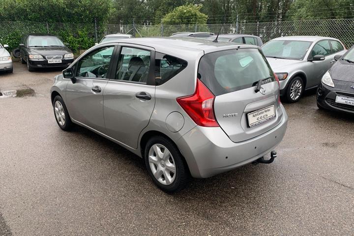 Sølv Nissan Note fra 2017