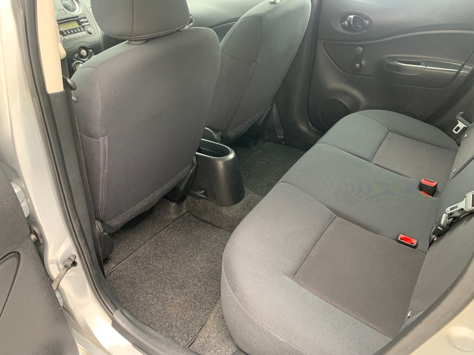 Sølv Nissan Note fra 2017