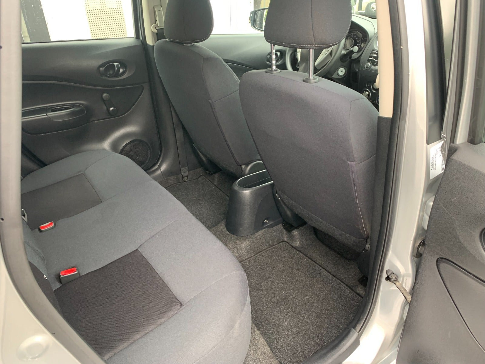 Sølv Nissan Note fra 2017