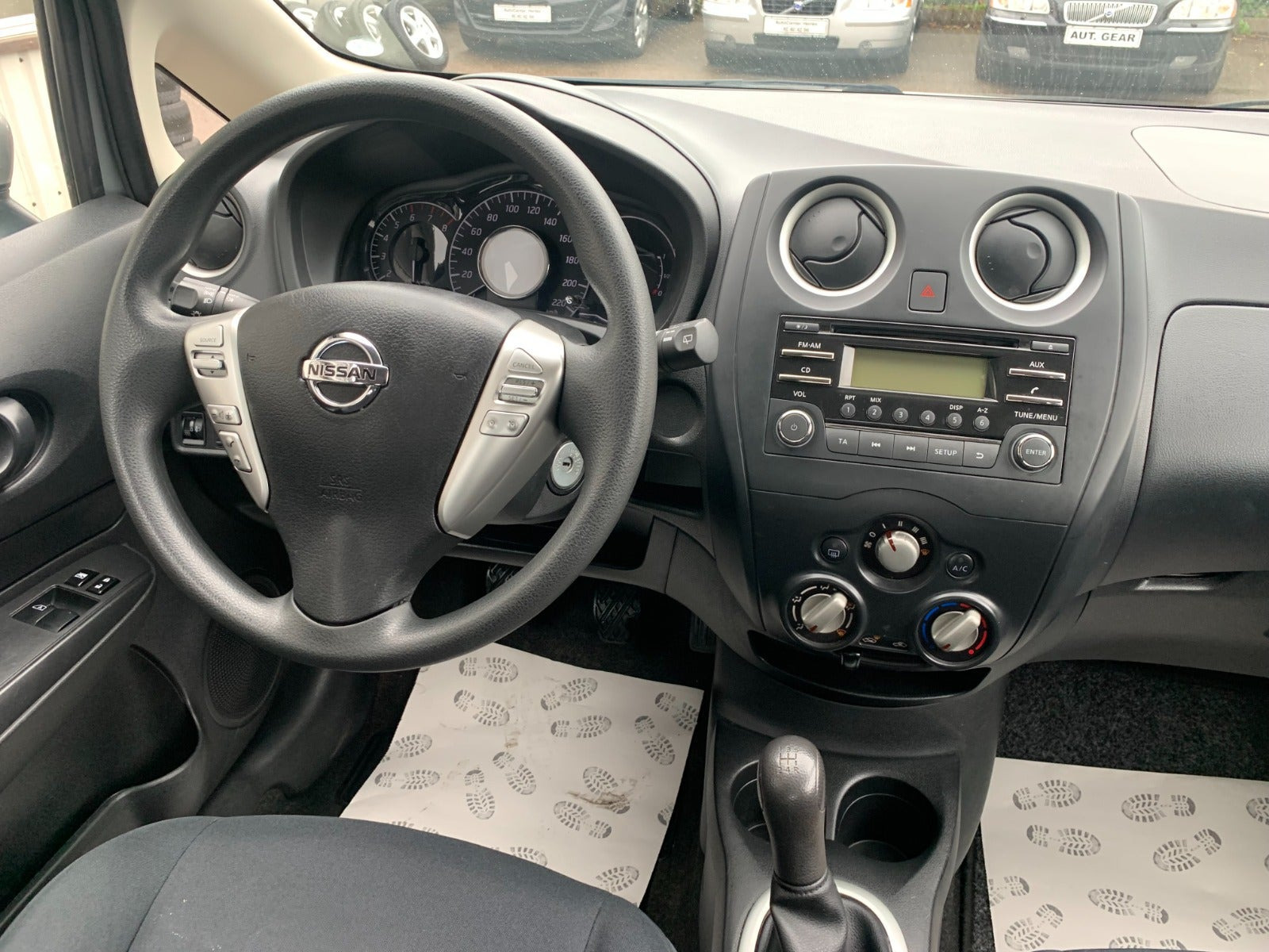 Sølv Nissan Note fra 2017