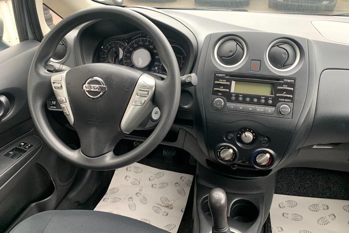 Sølv Nissan Note fra 2017