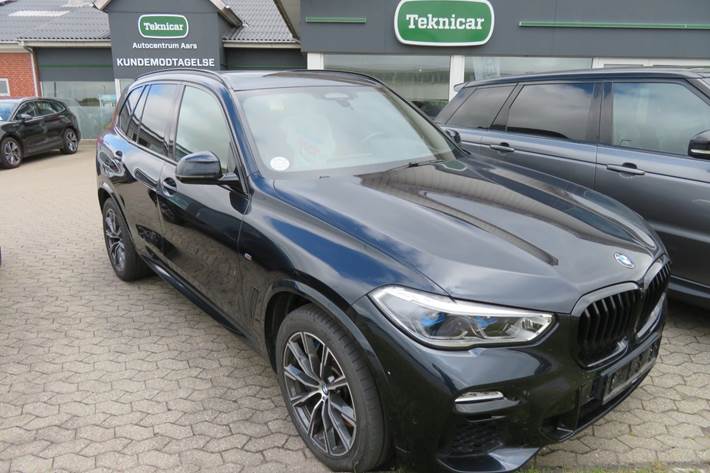 Blå BMW X5 fra 2022
