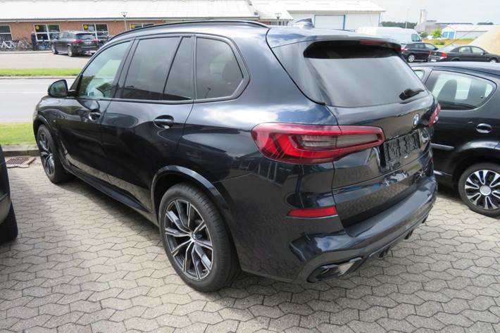 Blå BMW X5 fra 2022