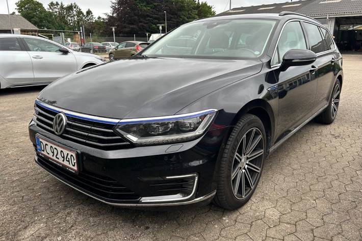 Sort VW Passat fra 2017