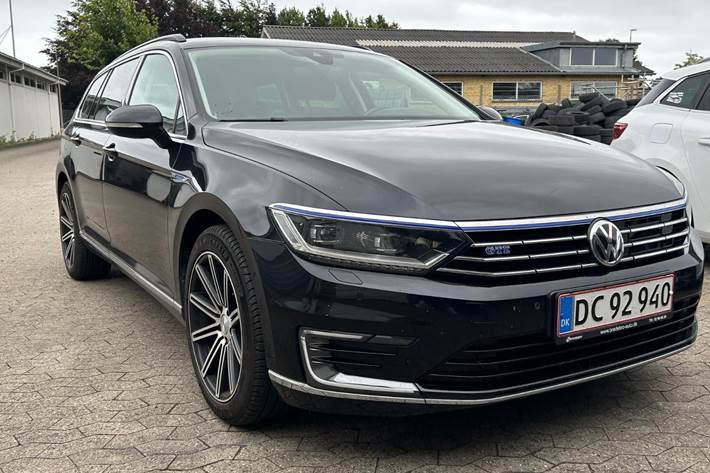 Sort VW Passat fra 2017