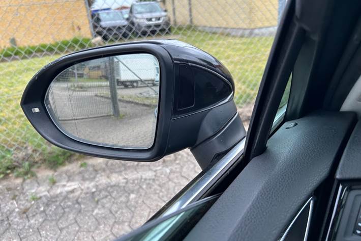 Sort VW Passat fra 2017