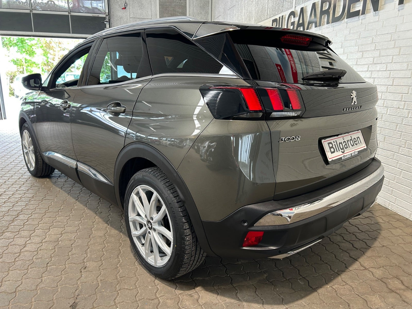 Grøn Peugeot 3008 fra 2018