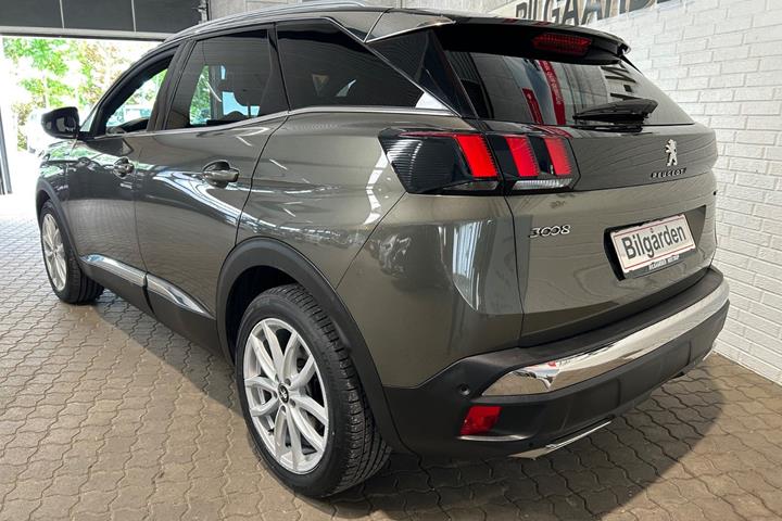 Grøn Peugeot 3008 fra 2018