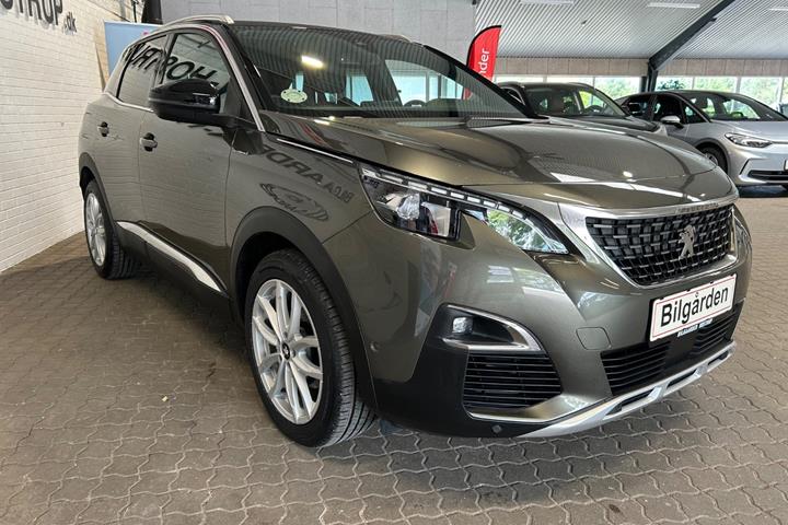 Grøn Peugeot 3008 fra 2018