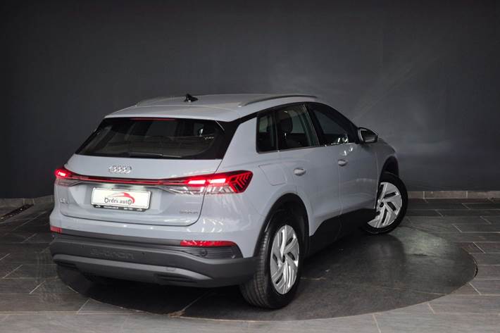 Grå Audi Q4 e-tron fra 2022