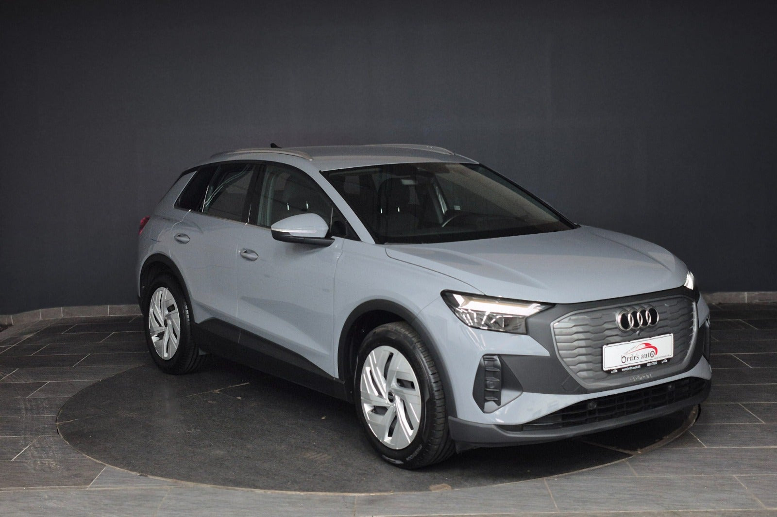 Grå Audi Q4 e-tron fra 2022