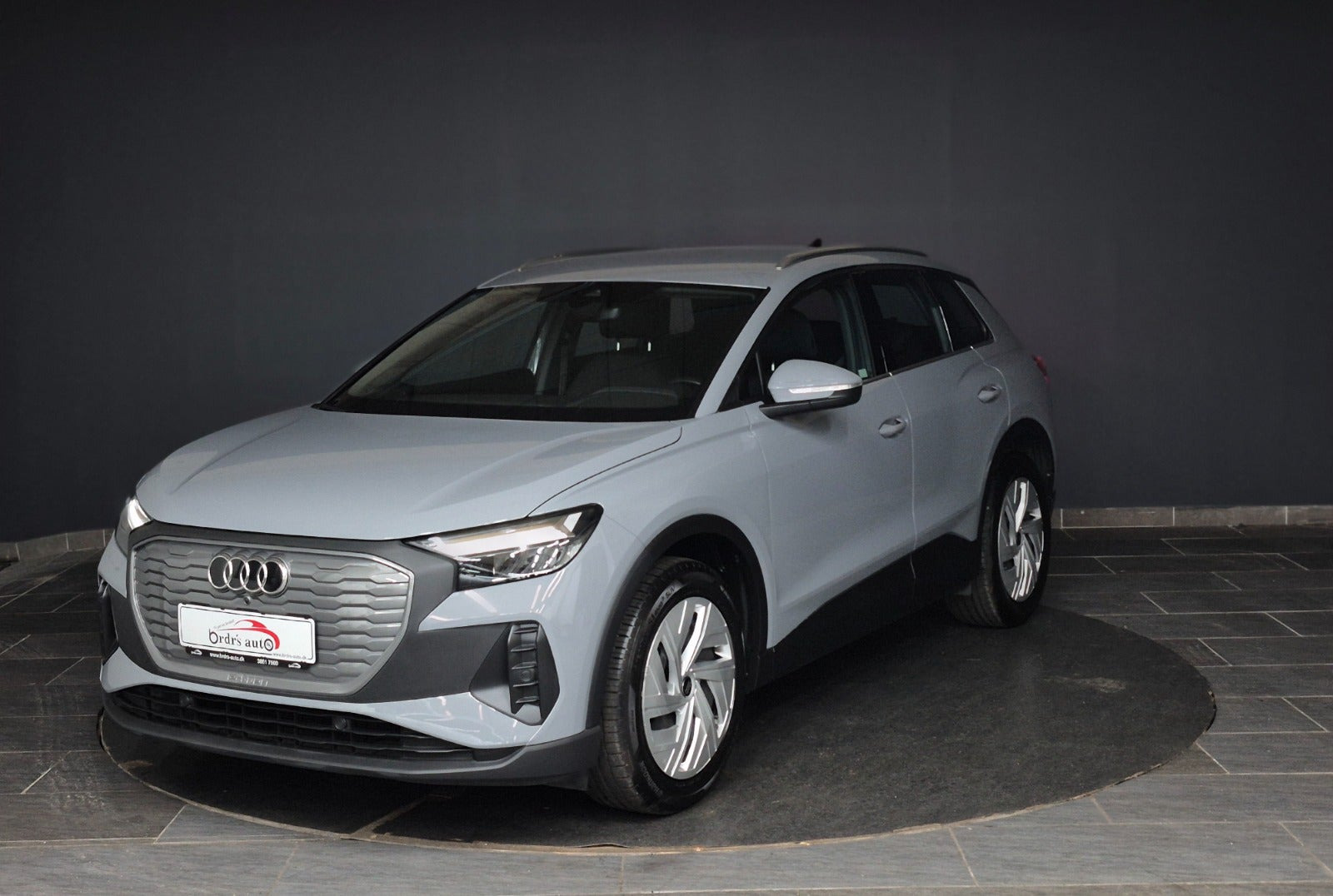 Grå Audi Q4 e-tron fra 2022