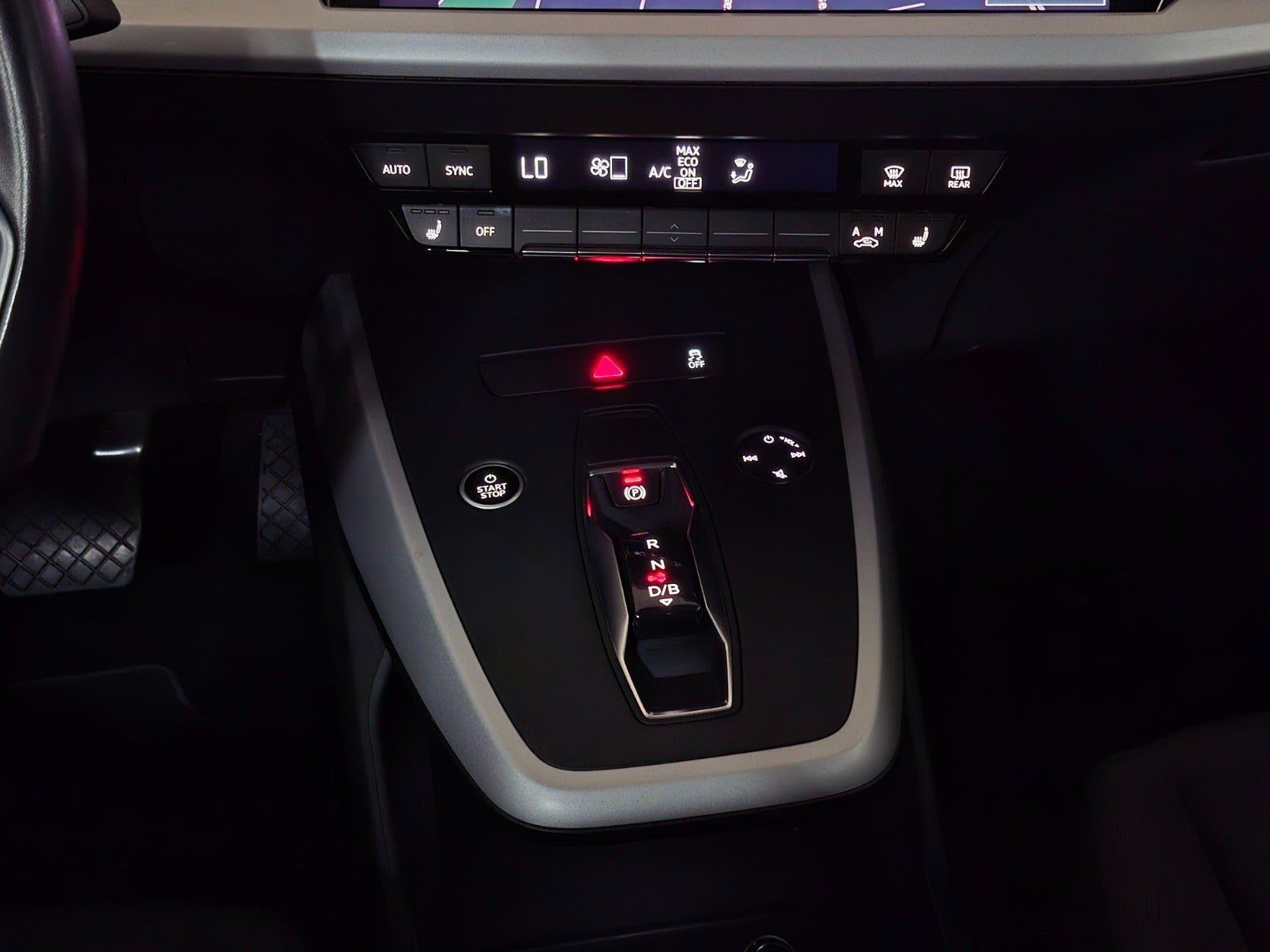 Grå Audi Q4 e-tron fra 2022