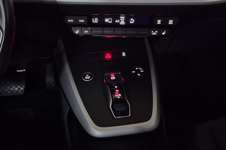 Grå Audi Q4 e-tron fra 2022
