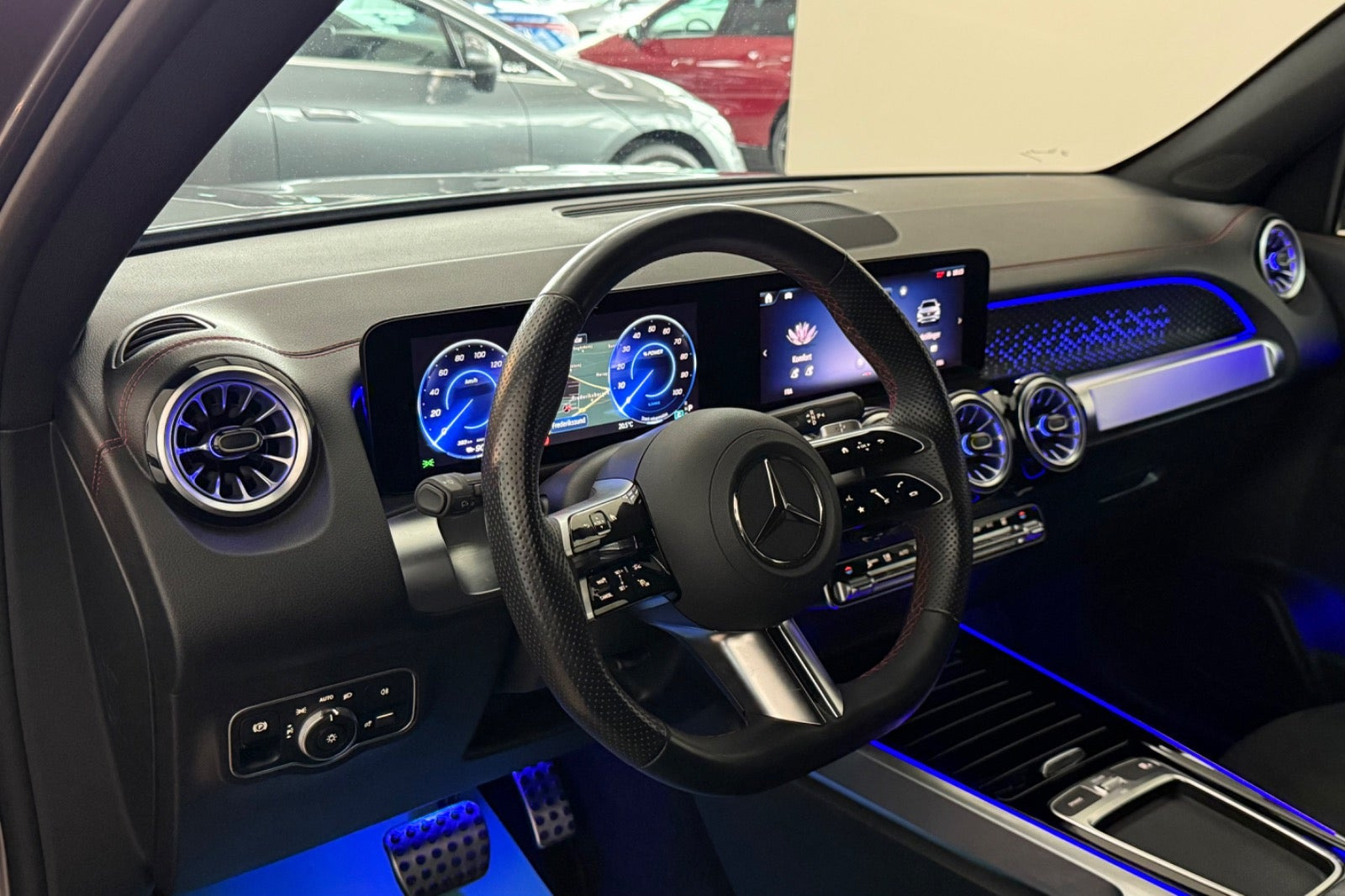 Grå Mercedes EQB350 fra 2025