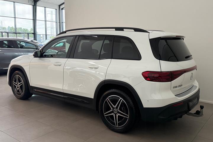 Hvid Mercedes EQB250+ fra 2025