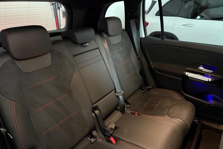 Hvid Mercedes EQB250+ fra 2025