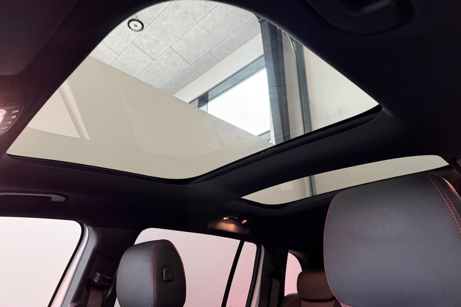 Hvid Mercedes EQB250+ fra 2025