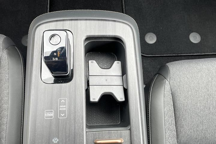 Sort Nissan Ariya fra 2025
