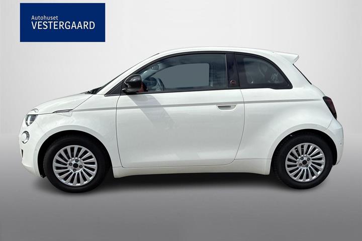 Hvid Fiat 500e fra 2025