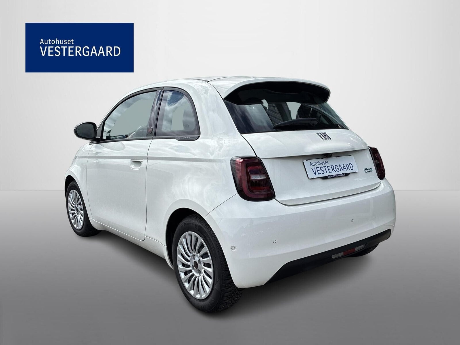 Hvid Fiat 500e fra 2025