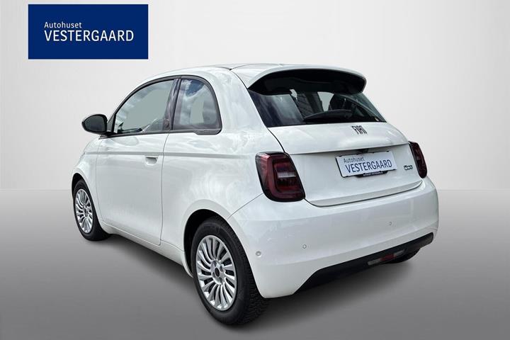 Hvid Fiat 500e fra 2025