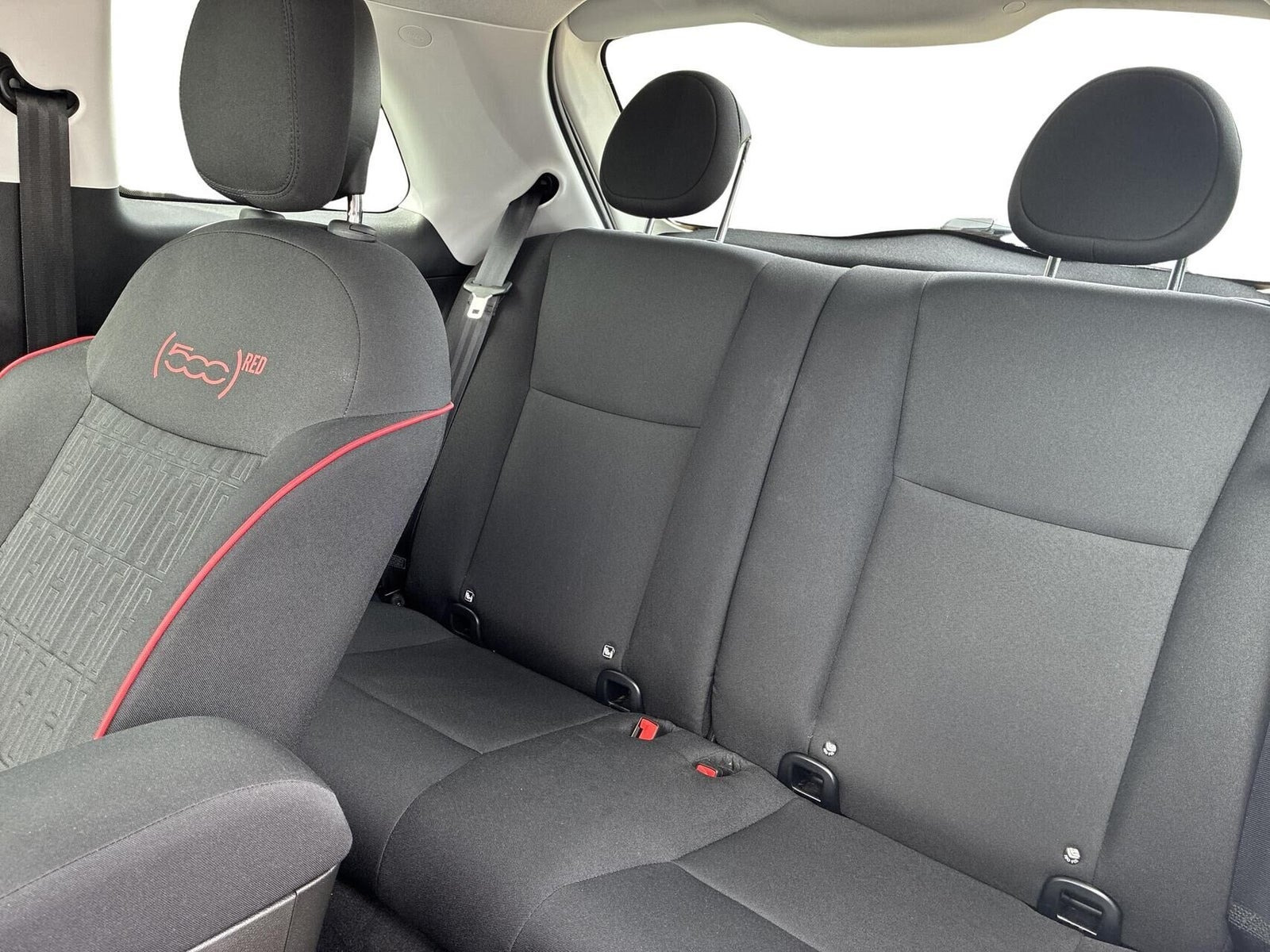 Hvid Fiat 500e fra 2025